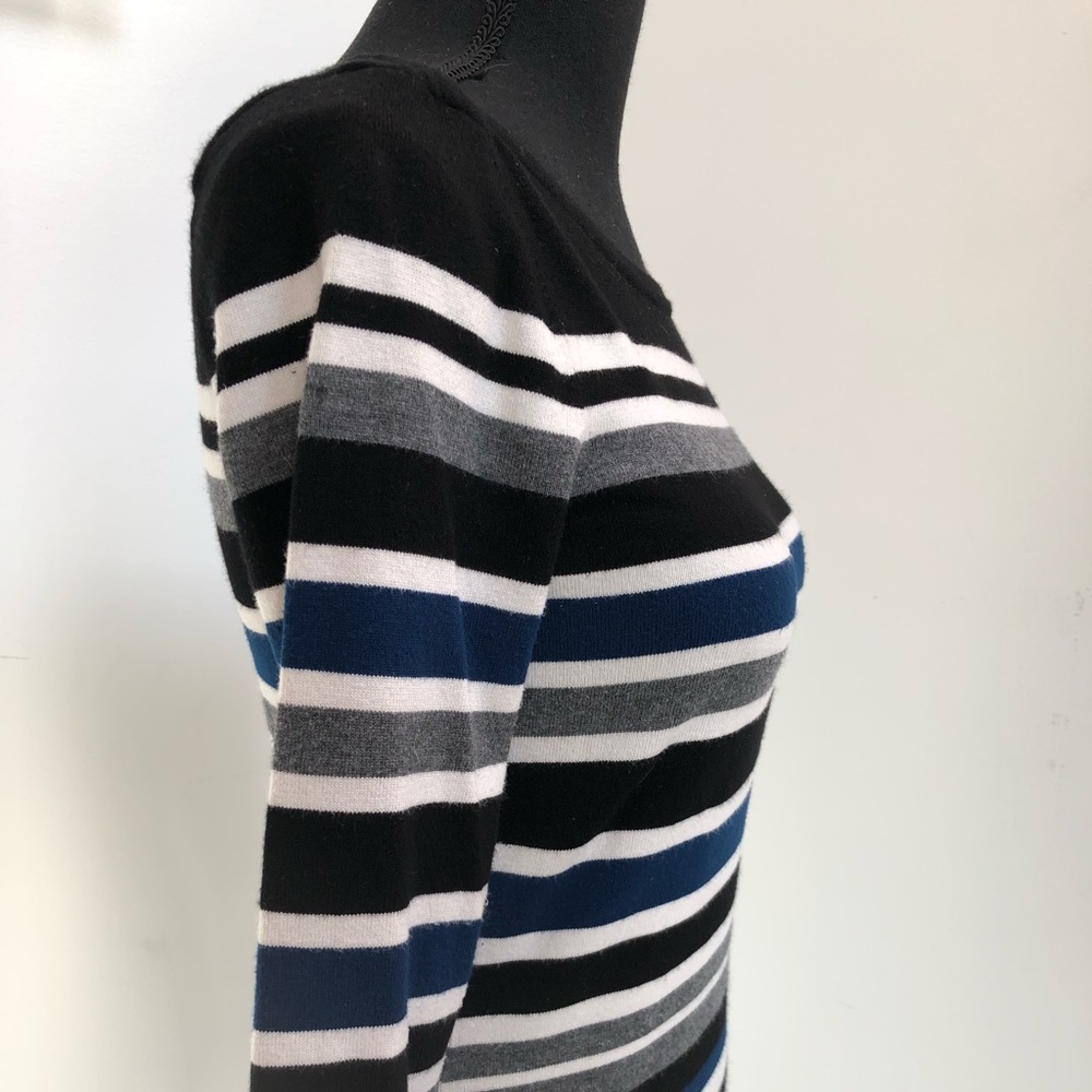 🔥MAKE ME AN OFFER!🔥 Striped sweater - Picture 3 of 7